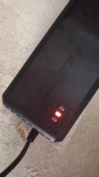 充电器电源灯一直闪烁