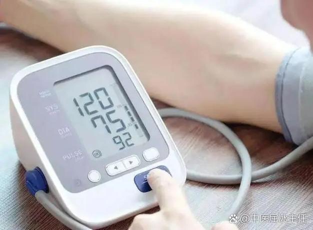 左右臂血压以哪个为准