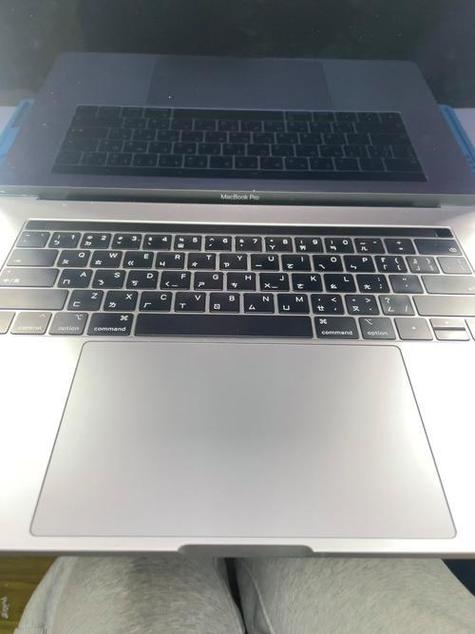 macbook充电器灯一直闪